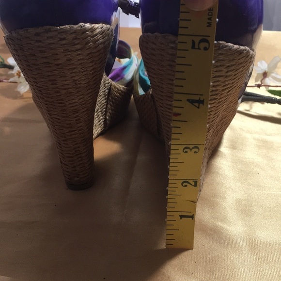 CHARLOTTE RUSSE SANDALS - Picture 4 of 7